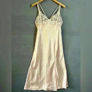 Vintage Victoria’s Secret Soft Pink Gown/Dress size Large